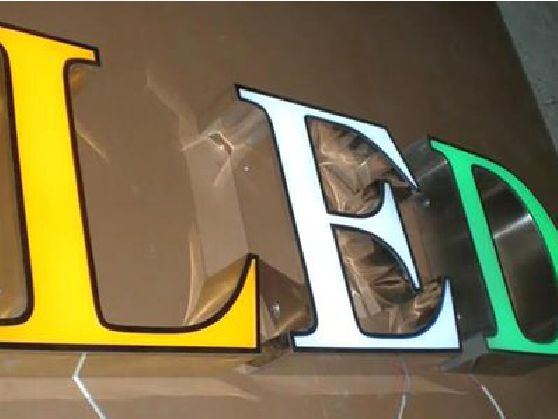 景东介绍LED招牌的基础知识。